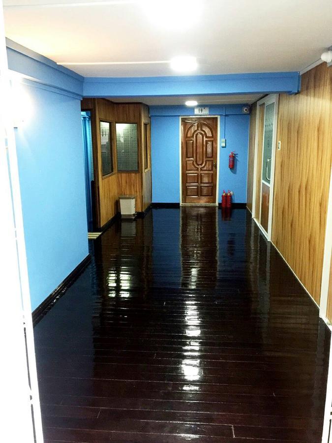 Htinn Yue Tann Hostel Янгон Екстер'єр фото