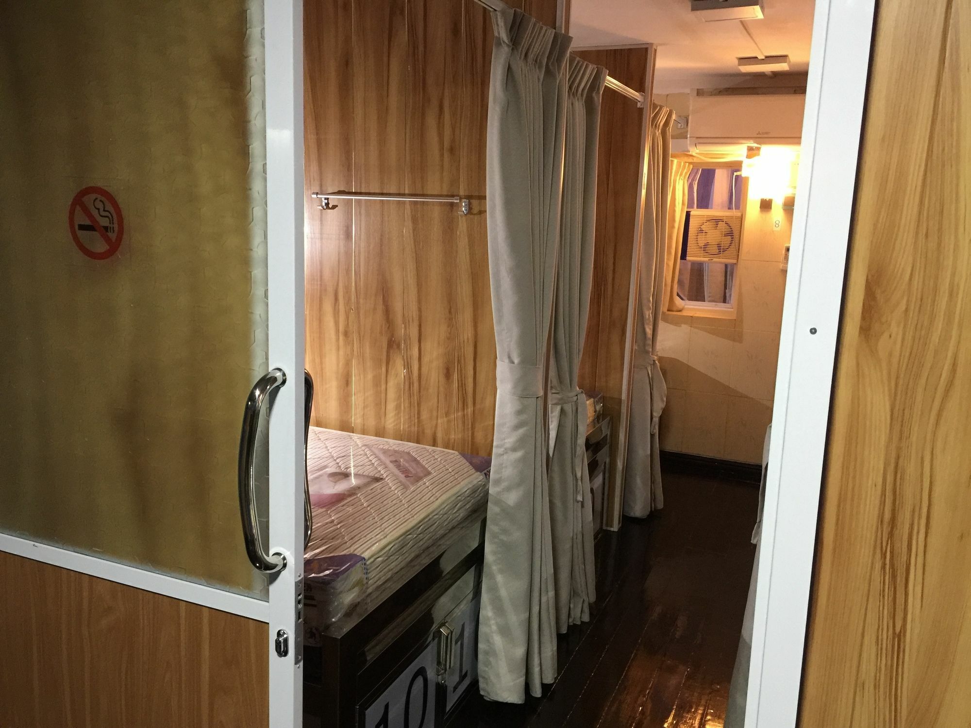 Htinn Yue Tann Hostel Янгон Екстер'єр фото